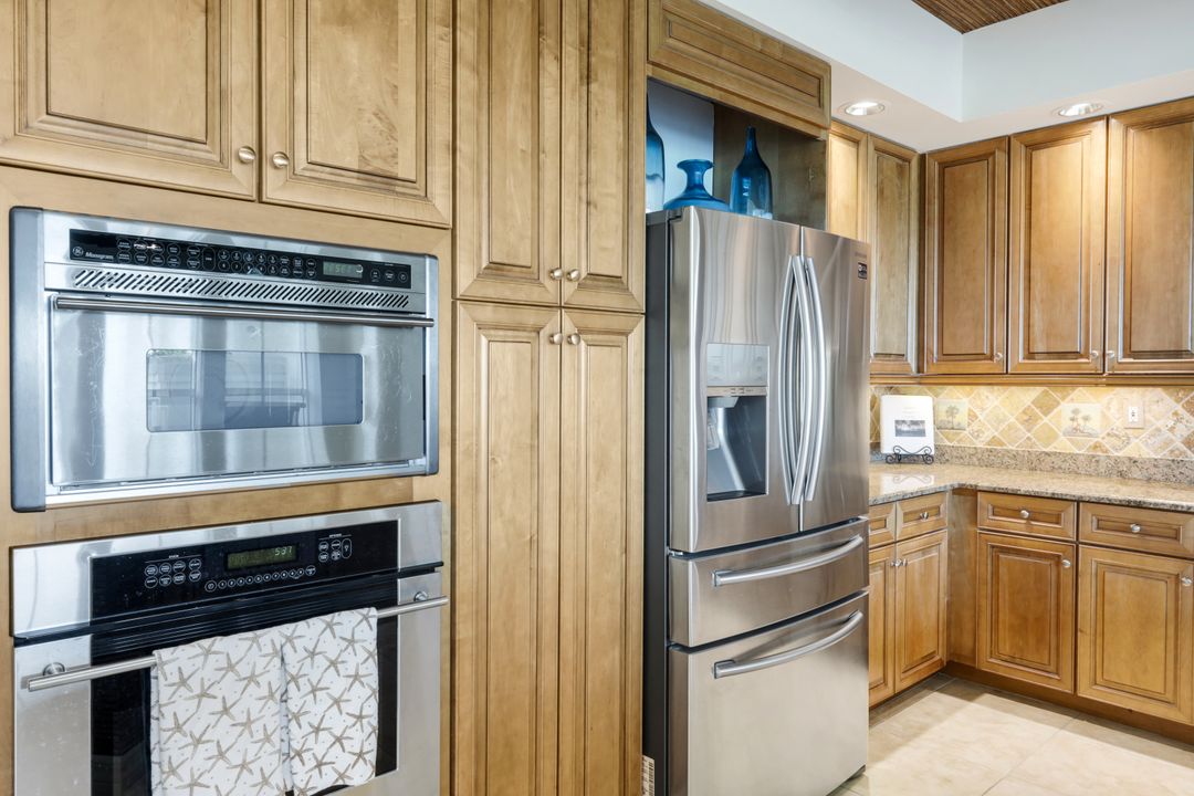 295 Grande Way #104, Naples, FL 34110