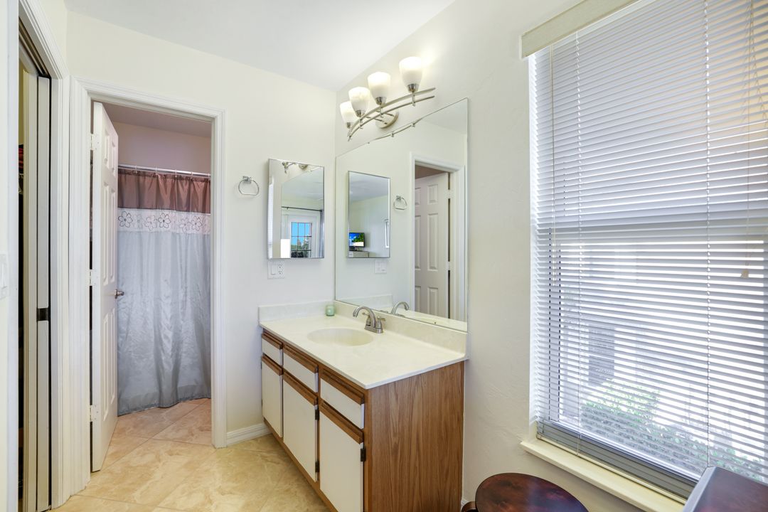 1325 Mainsail Dr #1211, Naples, FL 34114