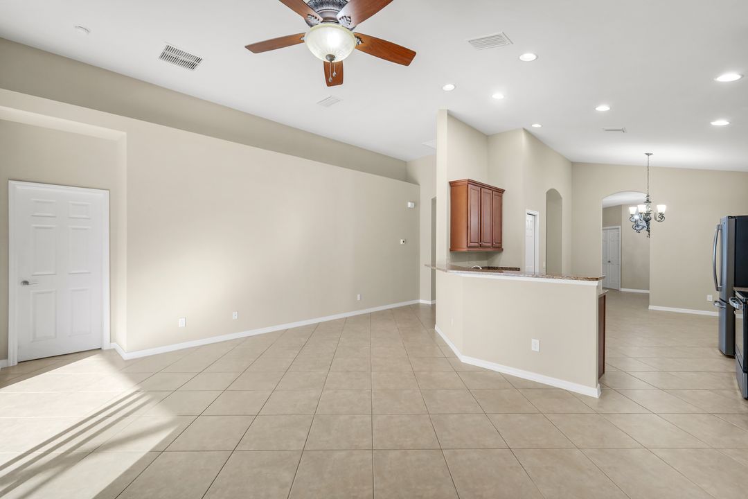 2730 Brightside Ct, Cape Coral, FL 33991