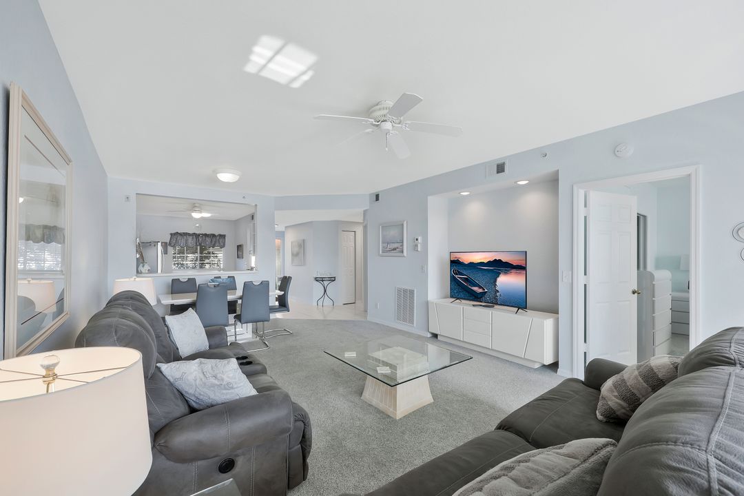 186 Gabriel Cir #9, Naples, FL 34104