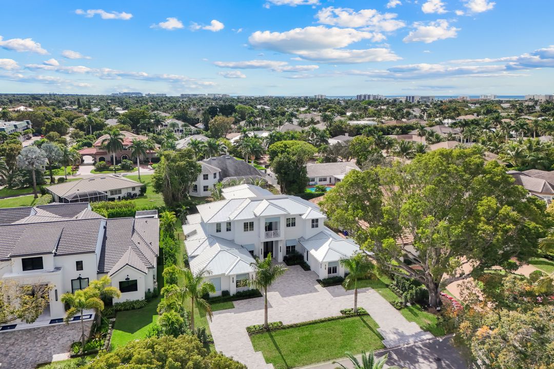 726 Riviera Dr, Naples, FL 34103