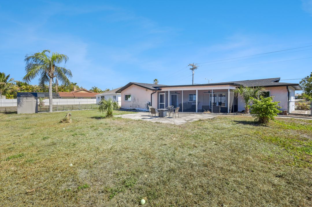 3926 Country Club Blvd, Cape Coral, FL 33904