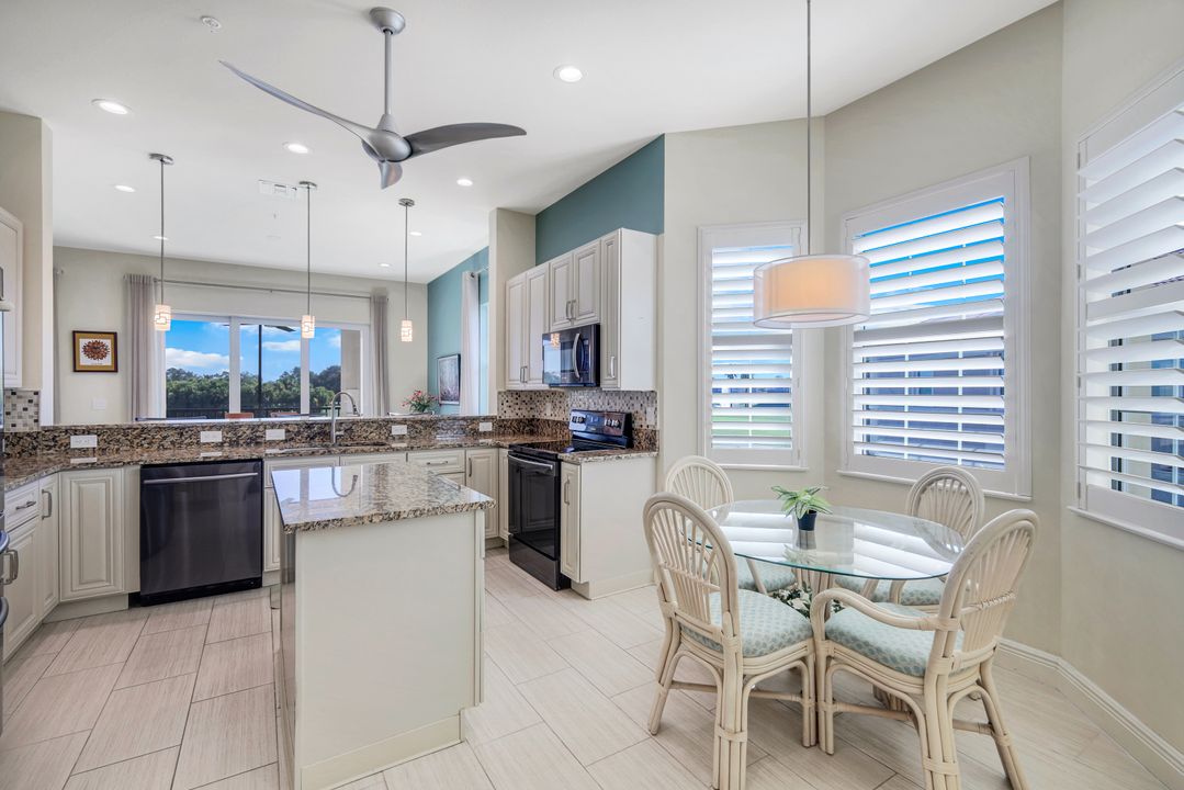 608 El Camino Real  #202, Naples, FL 34119