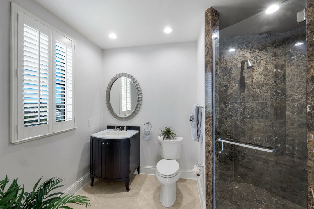 81 Seagate Dr, Naples, FL 34103