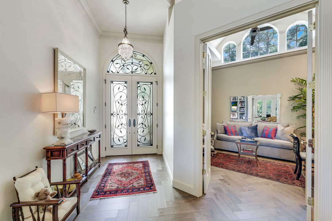 7913 Via Vecchia, Naples, FL 34108