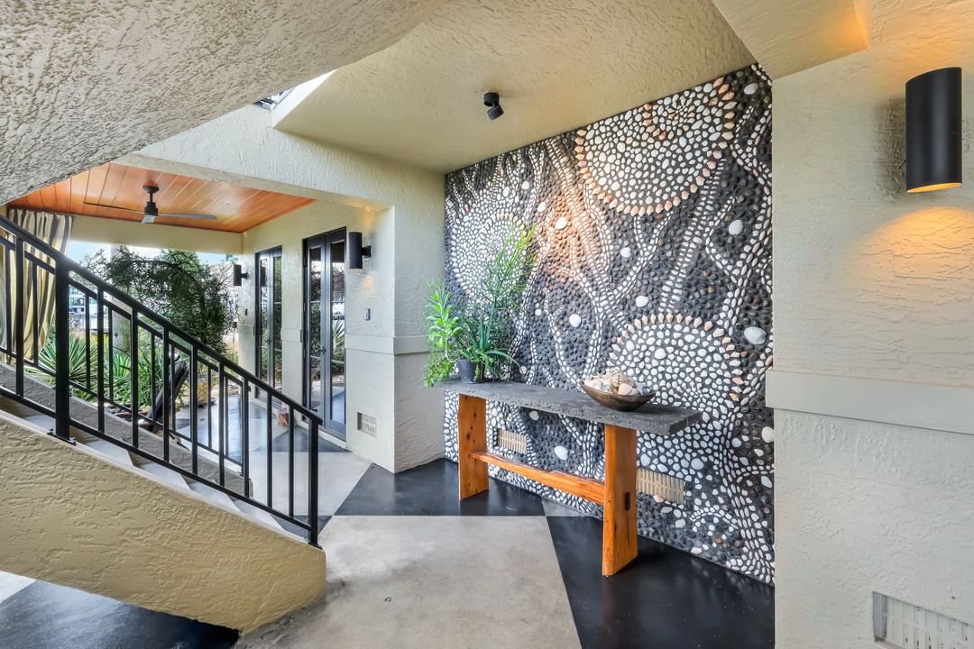 290 Channel Dr, Naples, FL 34108