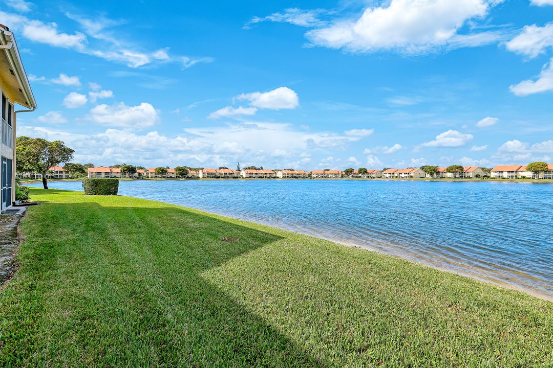7818 Emerald Cir #103, Naples, FL 34109