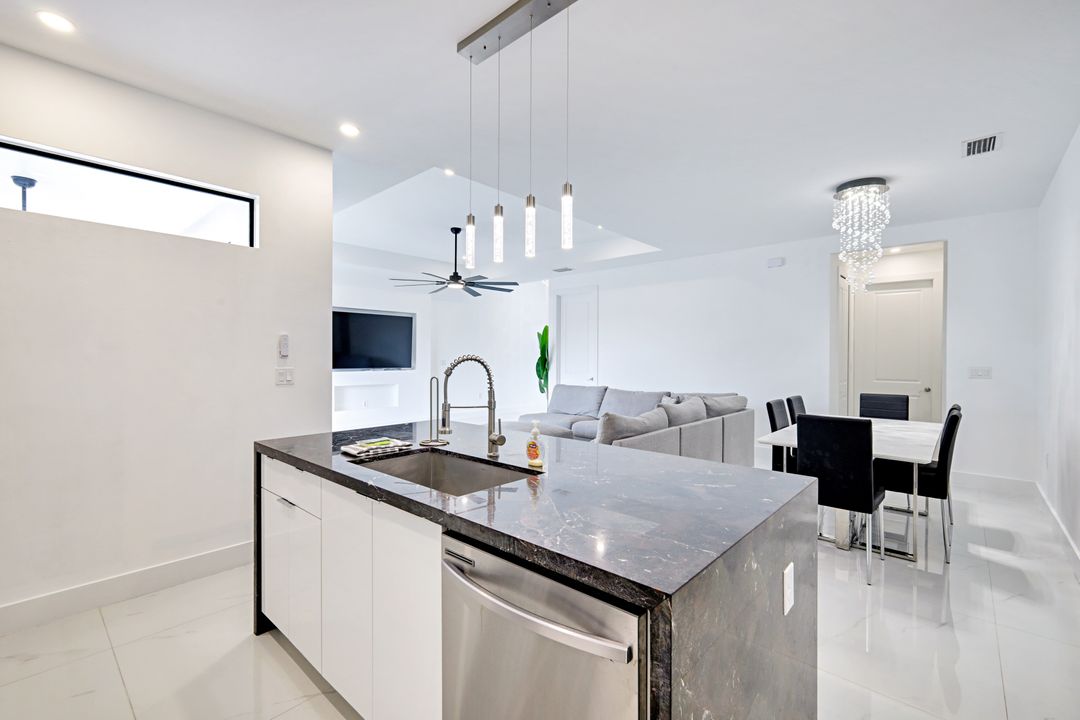 502 SW 25th Pl, Cape Coral, FL 33991