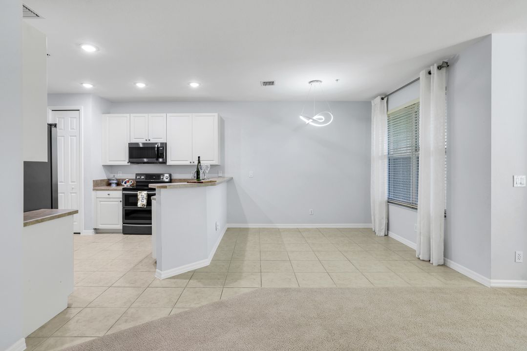 1370 Mariposa Cir #102, Naples, FL 34105