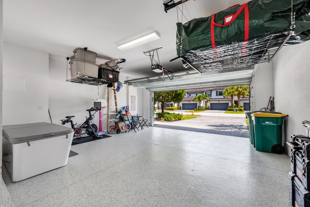7348 Rockefeller Dr, Naples, FL 34119