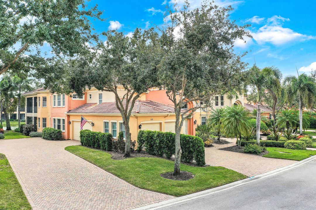 525 Avellino Isles Cir #33101, Naples, FL 34119