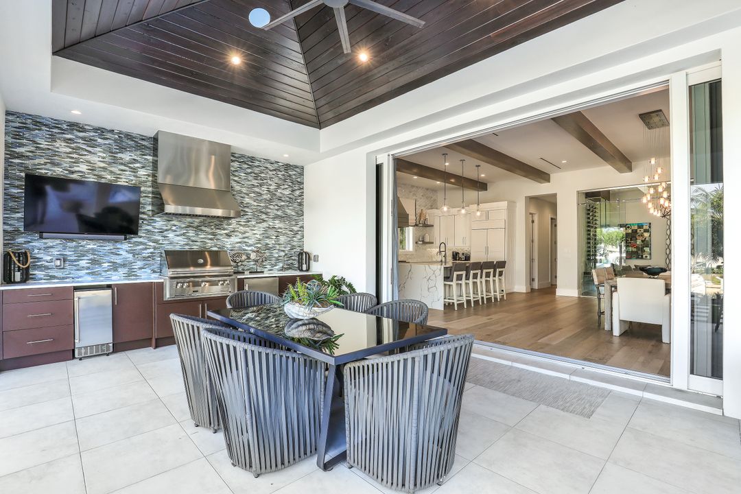 1501 Bluefin Ct, Naples, FL 34102