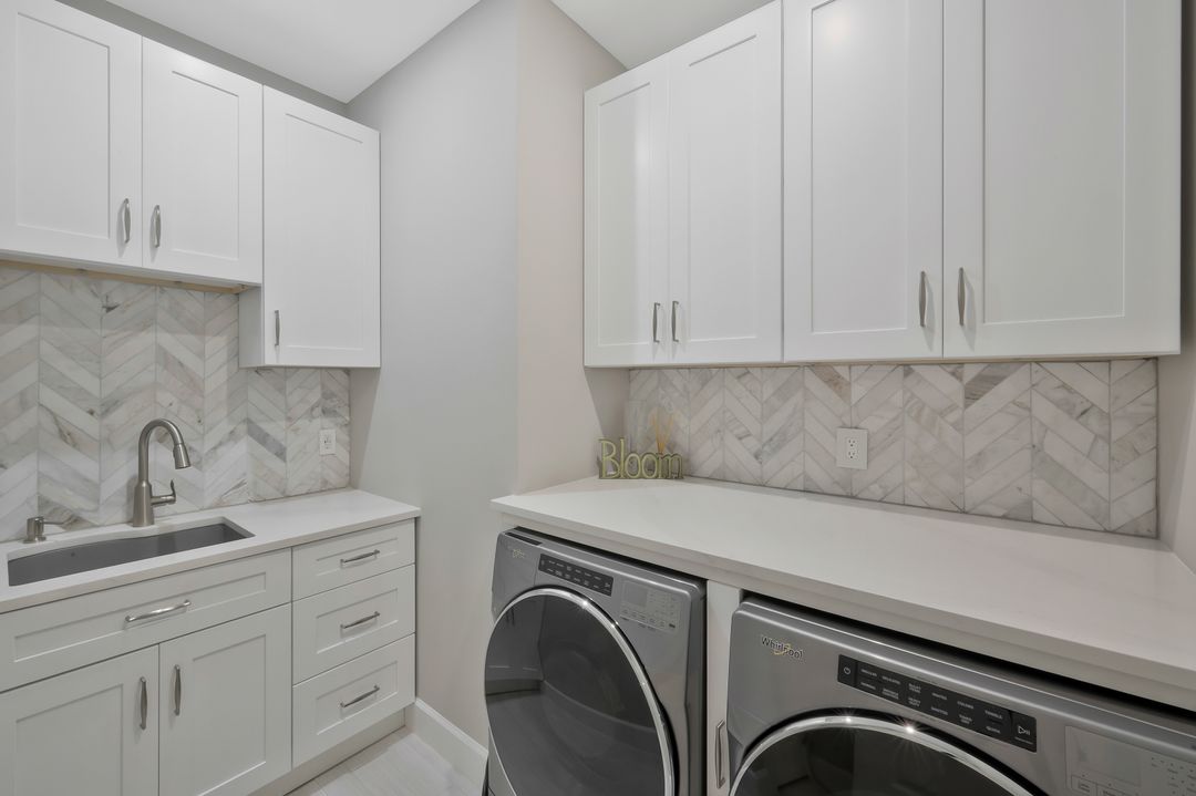 9815 Everglades Dr, Naples, FL 34120