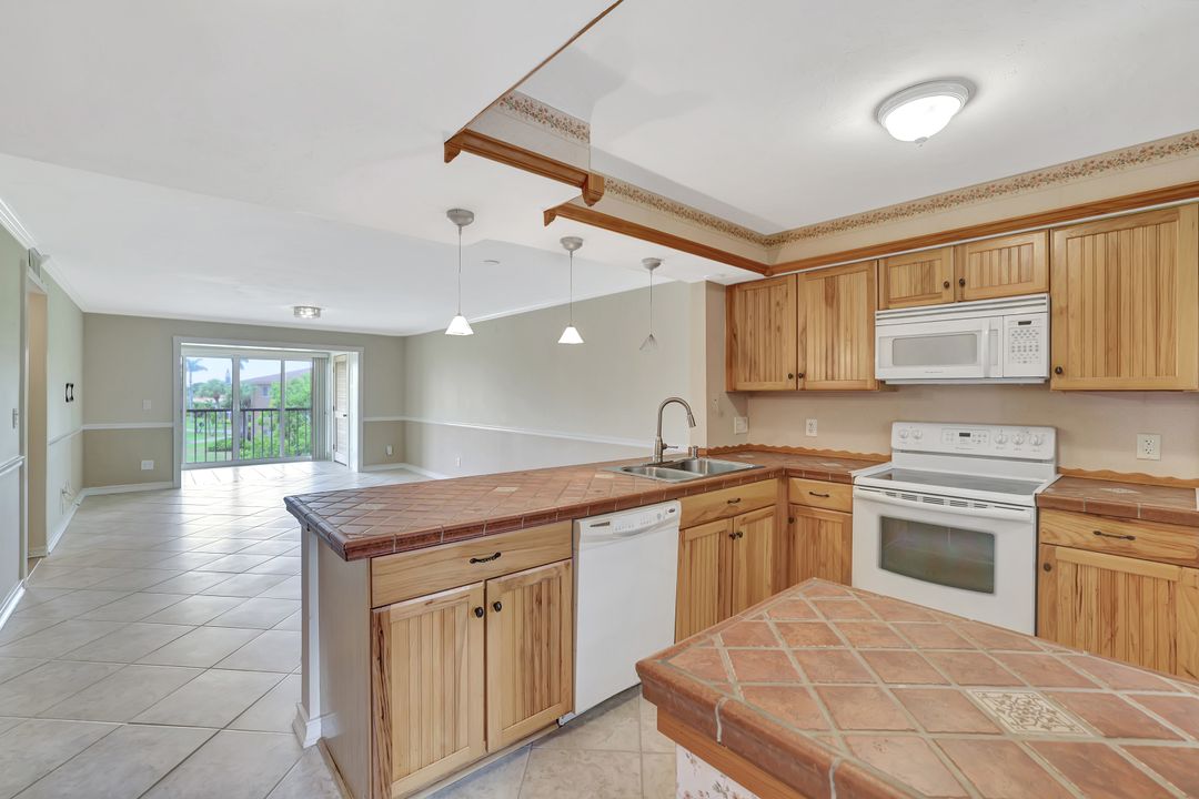 1051 Foxfire Ln #309, Naples, FL 34104