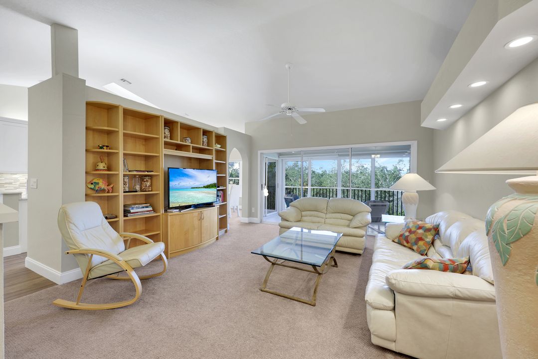 351 Emerald Bay Cir #R-5, Naples, FL 34110