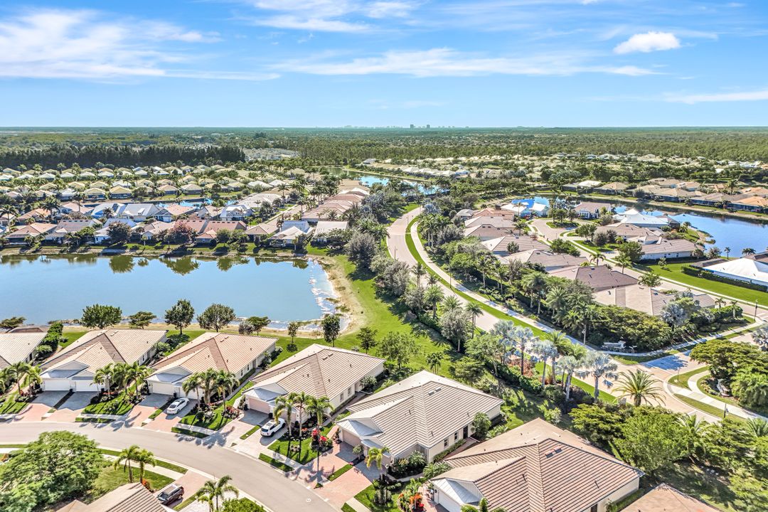 14863 Edgewater Cir, Naples, FL 34114