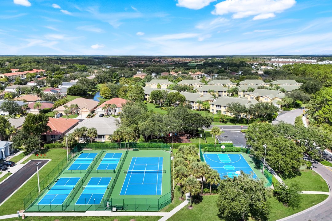 196 Skipping Stone Ln, Naples, FL 34119