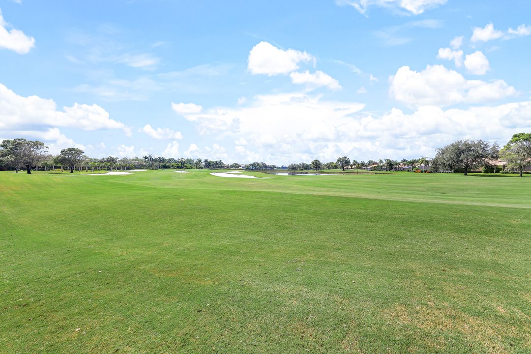 6667 Castlelawn Pl #19, Naples, FL 34113