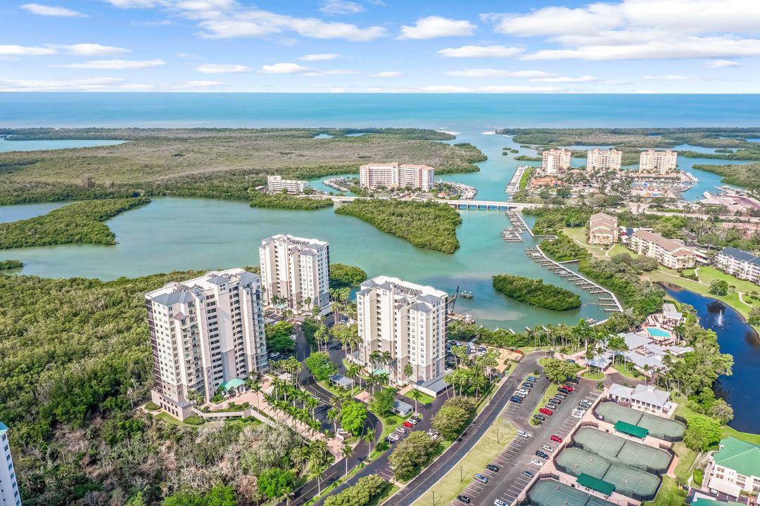 425 Cove Tower Dr  #1501, Naples, FL 34110