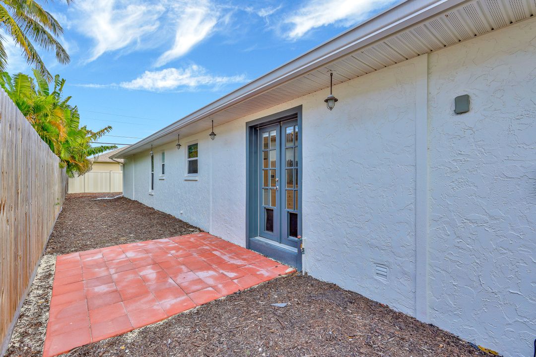 625 95th Ave N, Naples, FL 34108
