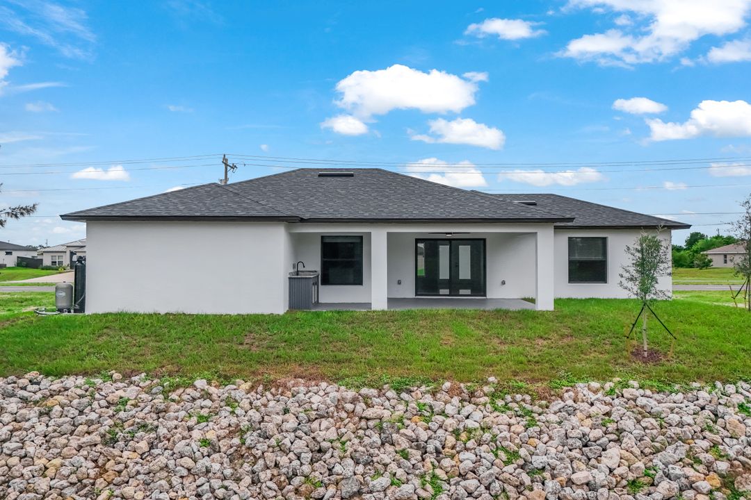 523 Wilmington Pkwy, Cape Coral, FL 33993
