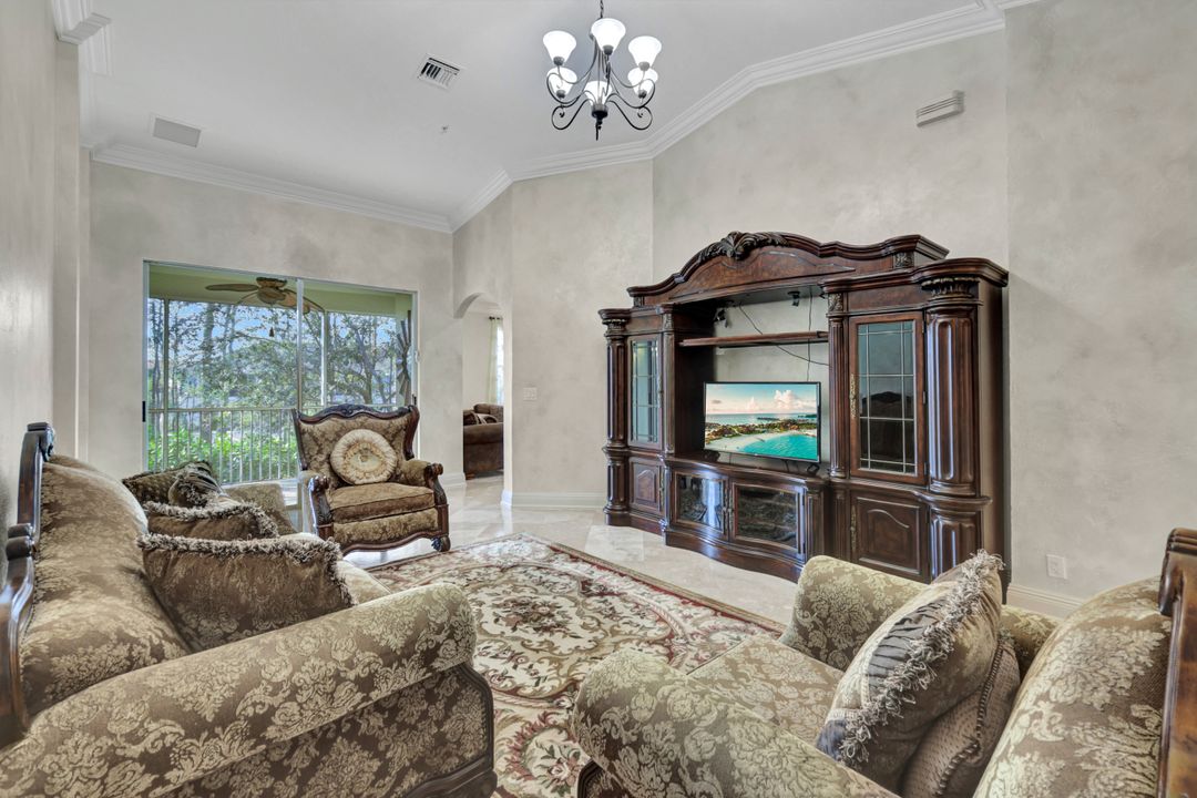 1345 Mariposa Cir #204, Naples, FL 34105