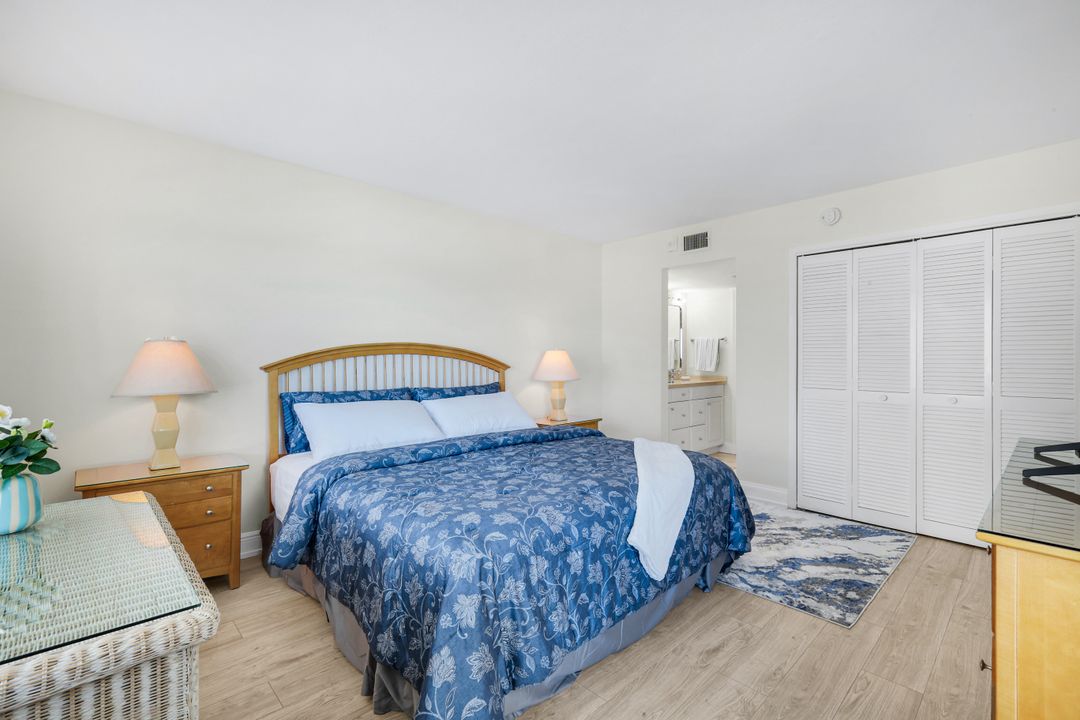 3443 Gulf Shore Blvd N #313, Naples, FL 34103