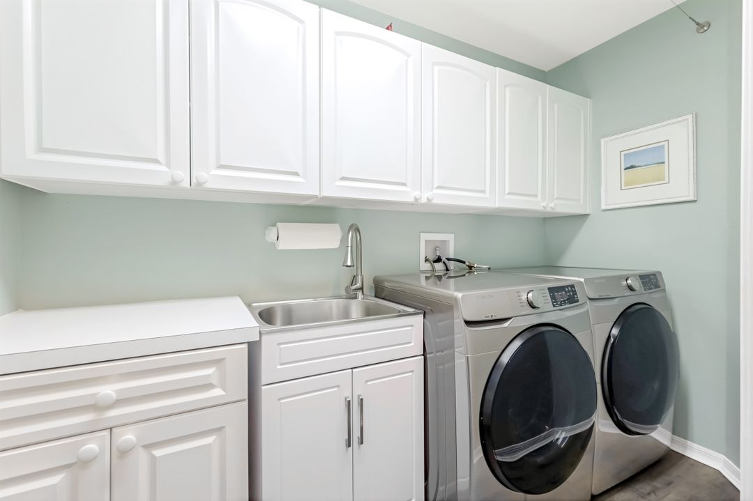 524 Lake Louise Cir #504, Naples, FL 34110