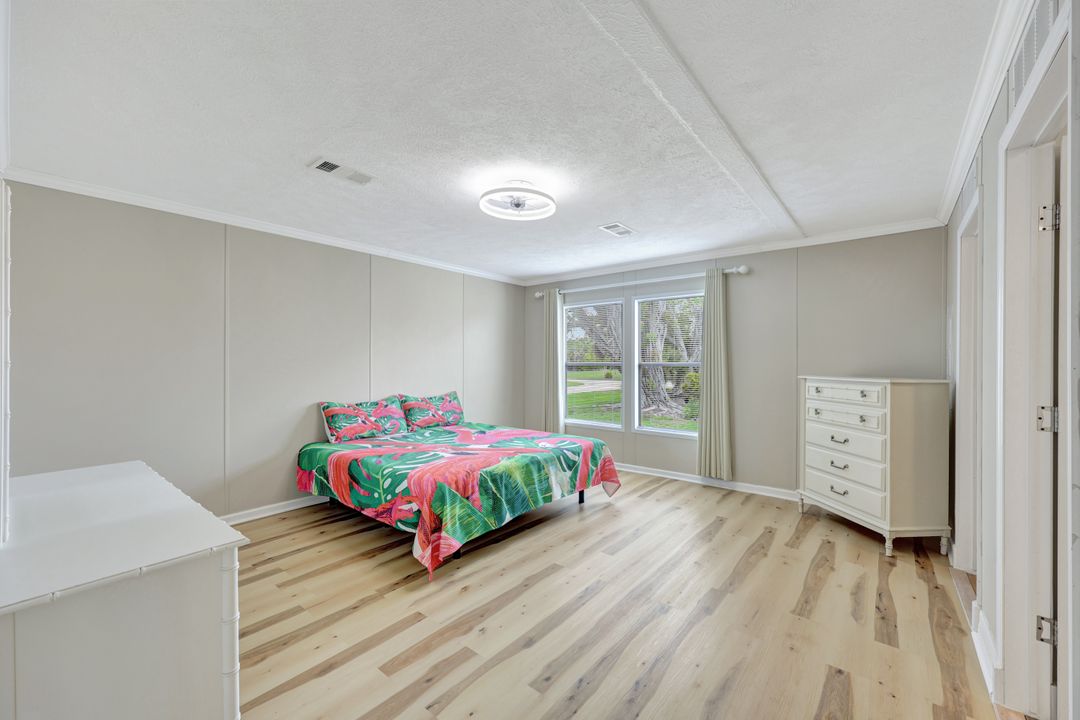 524 Menton Ln, Naples, FL 34112