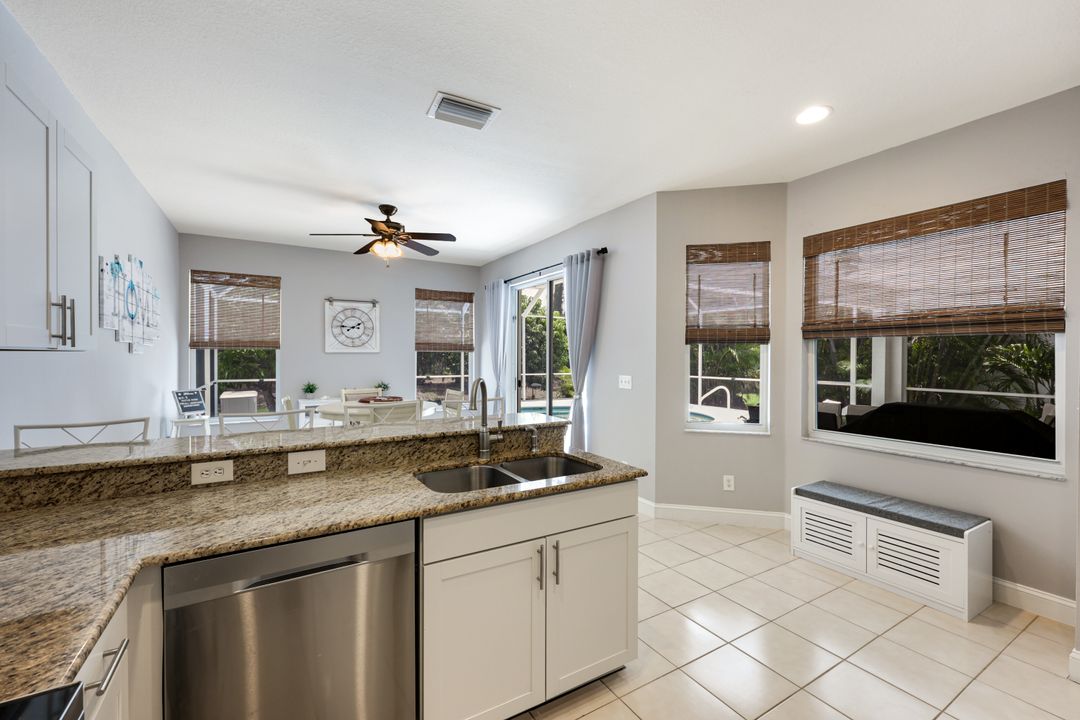697 Crossfield Cir, Naples, FL 34104
