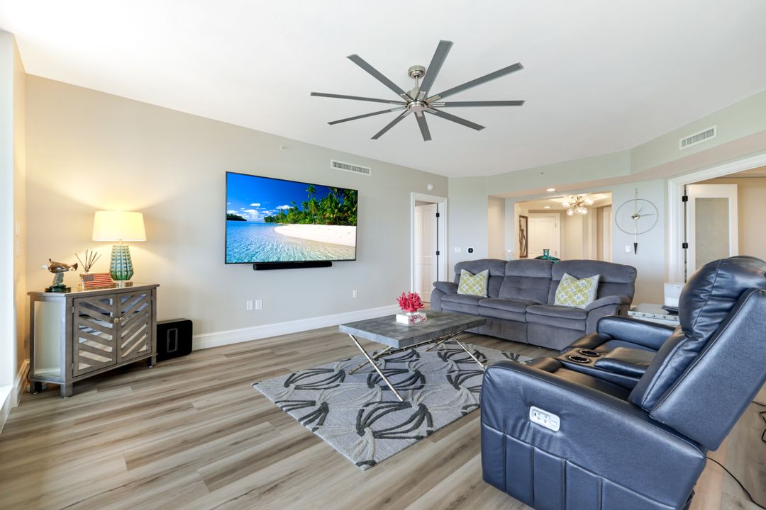 1060 Borghese Ln #902, Naples, FL 34114