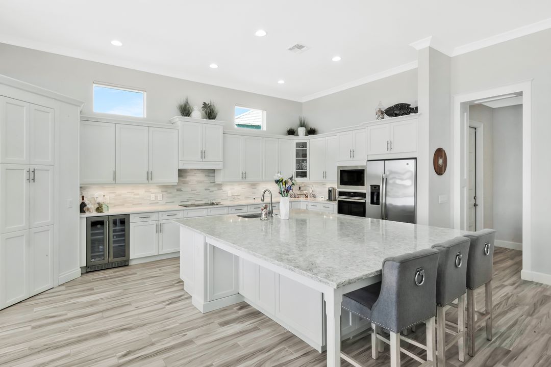 6072 Lucaya Wy, Naples, FL 34112