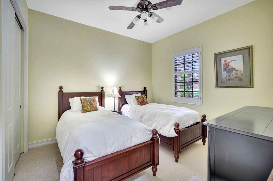 7748 Classics Dr, Naples, FL 34113