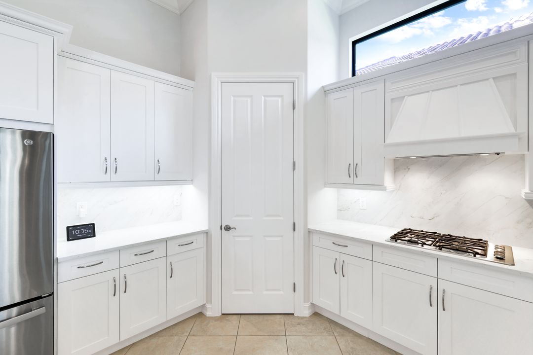 6419 Vivaldi Ct, Naples, FL 34113