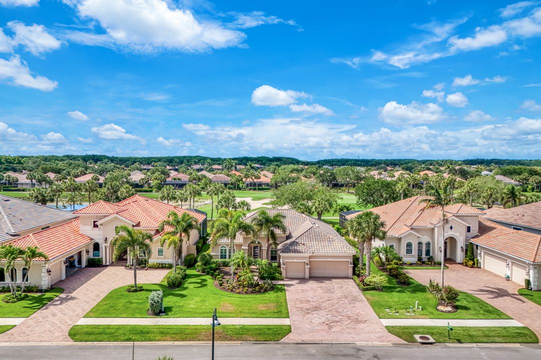 12118 Wicklow Ln, Naples, FL 34120