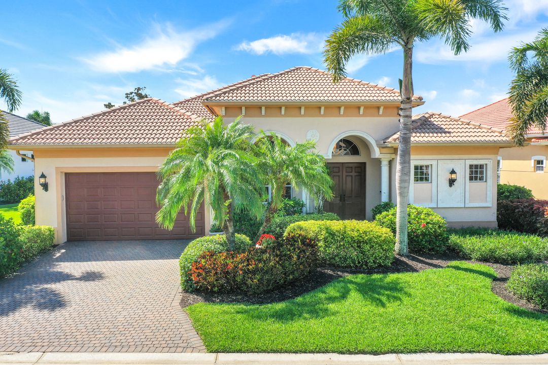 5742 Hammock Isles Dr, Naples, FL 34119