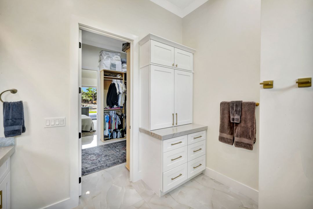 2546 4th St NW, Naples, FL 34120