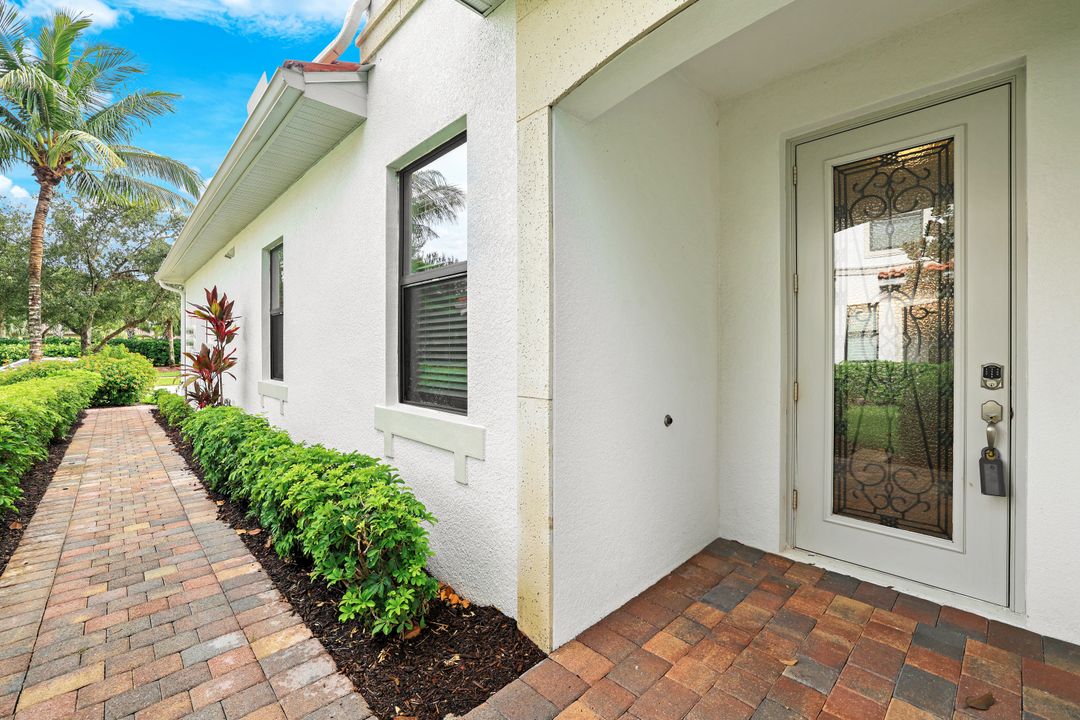 3165 Aviamar Cir #102, Naples, FL 34114