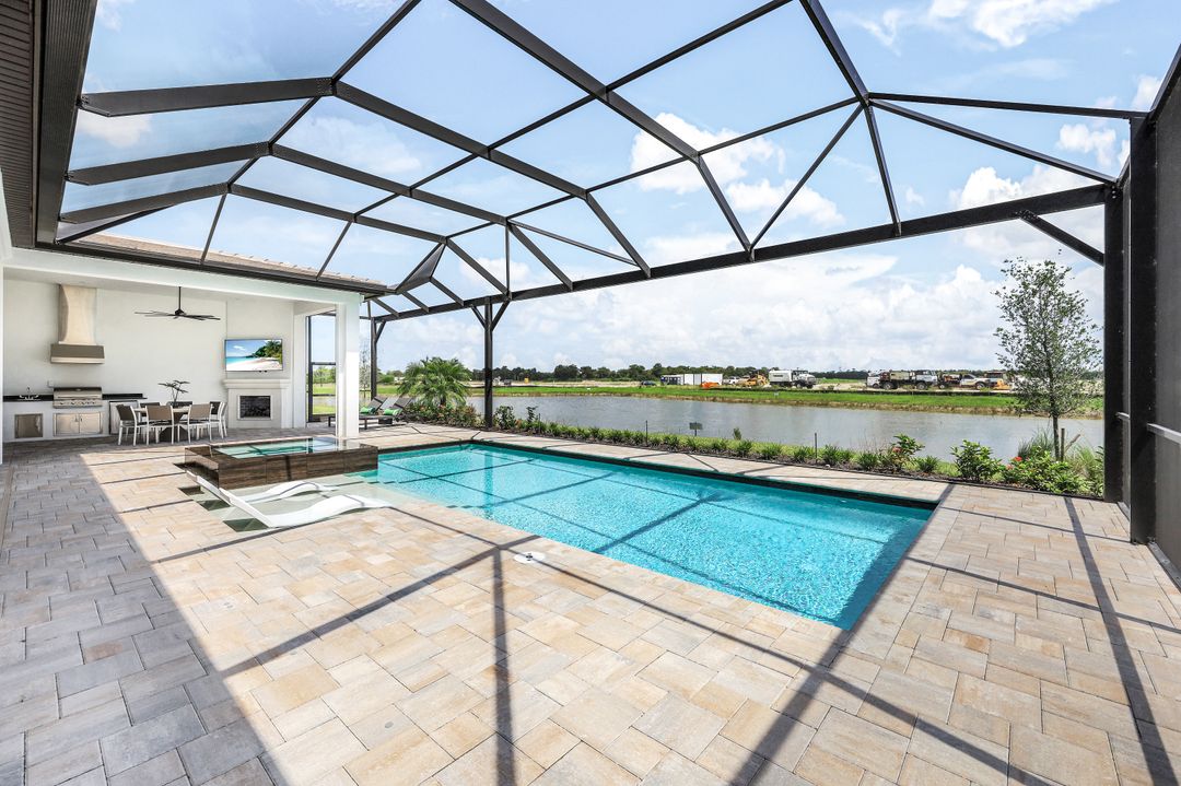 15572 Montello Ln, Naples, FL 34114