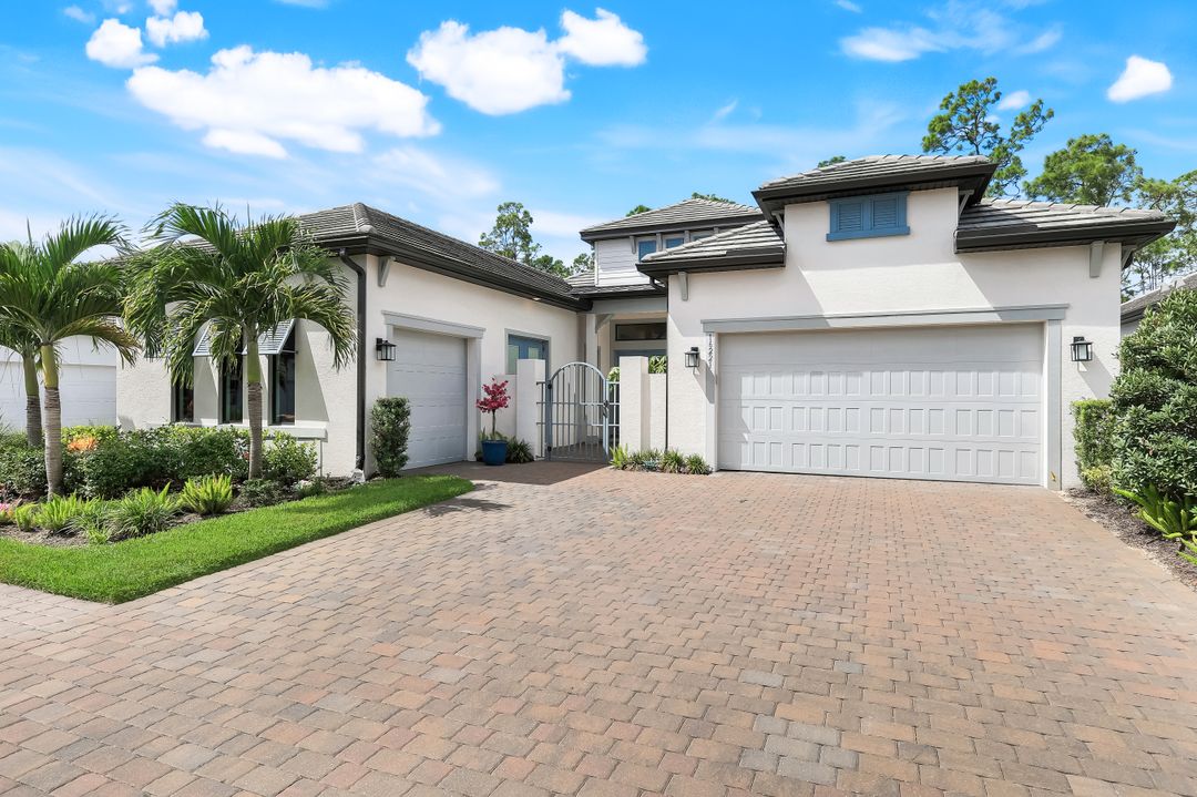 16221 Verilyn Cir, Naples, FL 34110