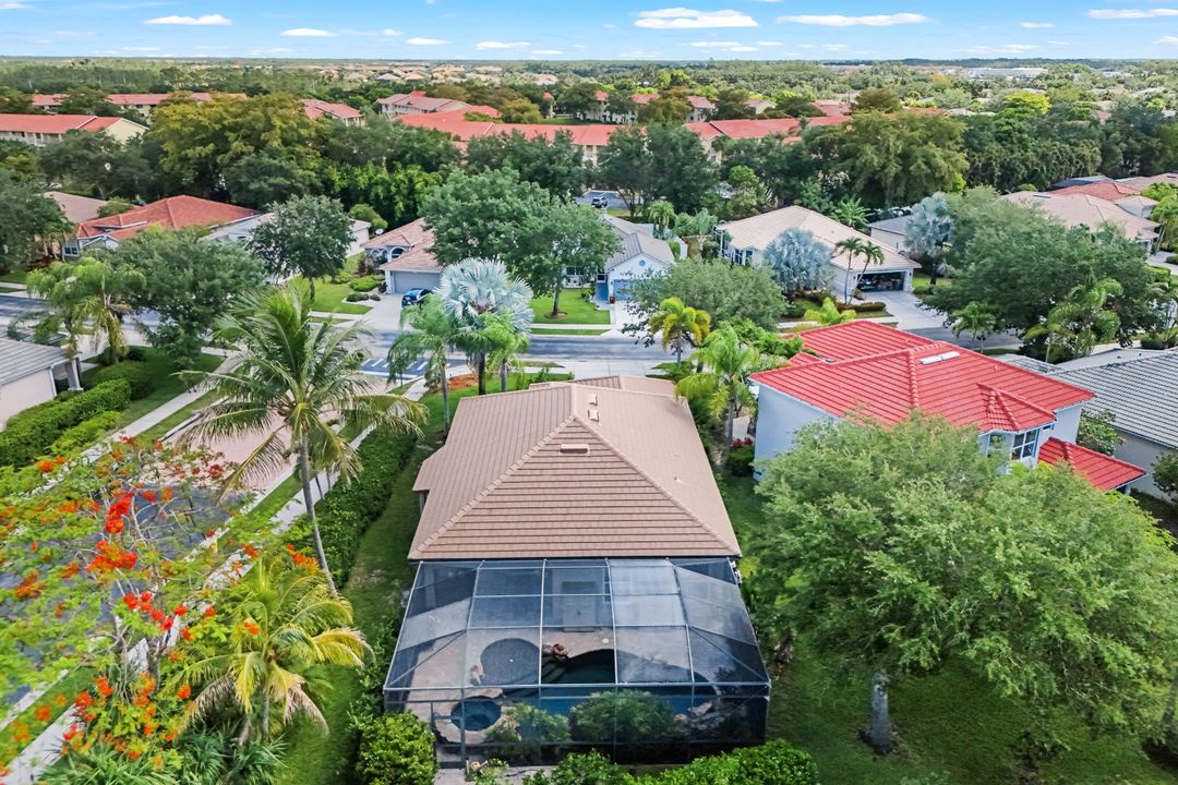 8241 Laurel Lakes Blvd, Naples, FL 34119