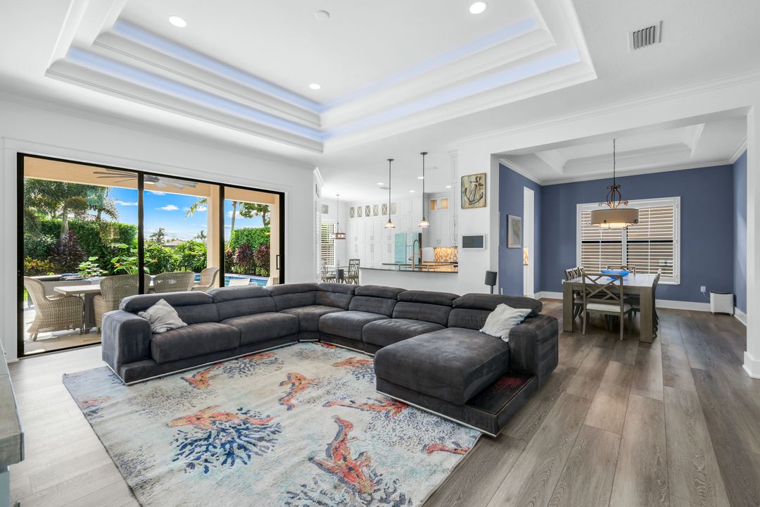 2704 Crystal Way, Naples, FL 34119