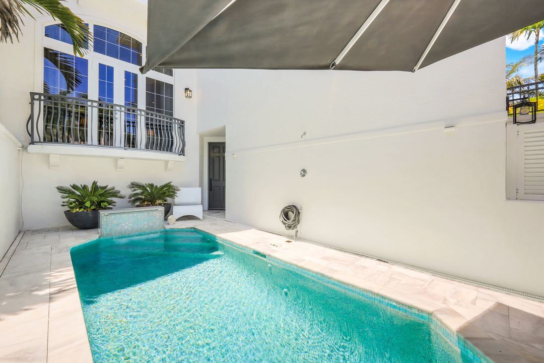 510 2nd St S, Naples, FL 34102
