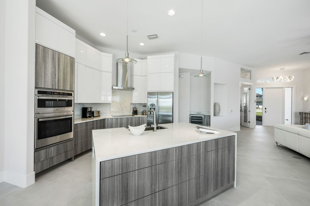 3624 Surfside Blvd, Cape Coral, FL 33914