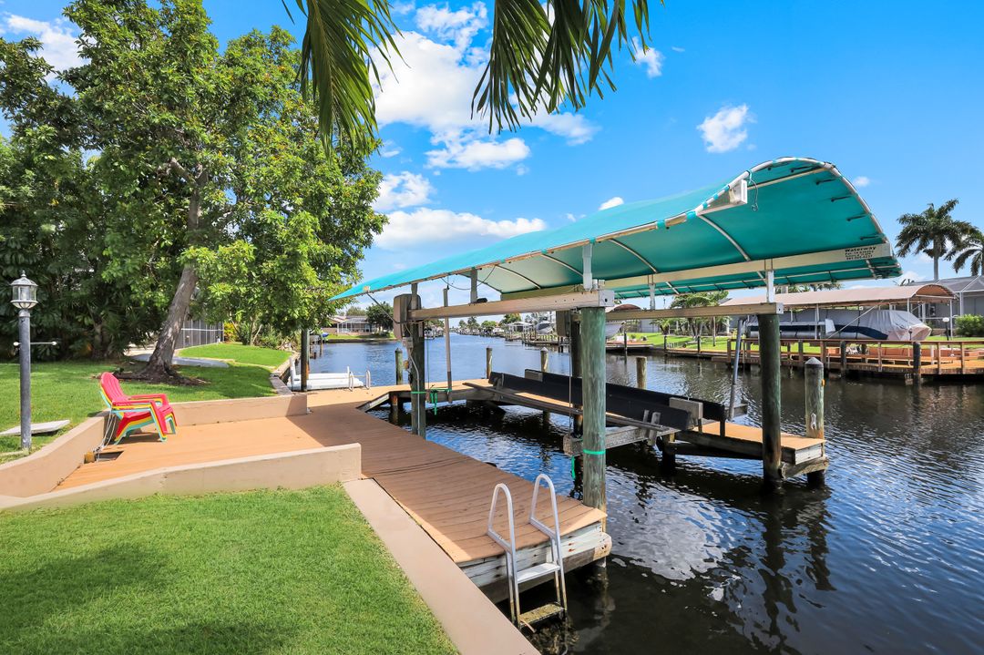 4305 SE 1st Ave, Cape Coral, FL 33904
