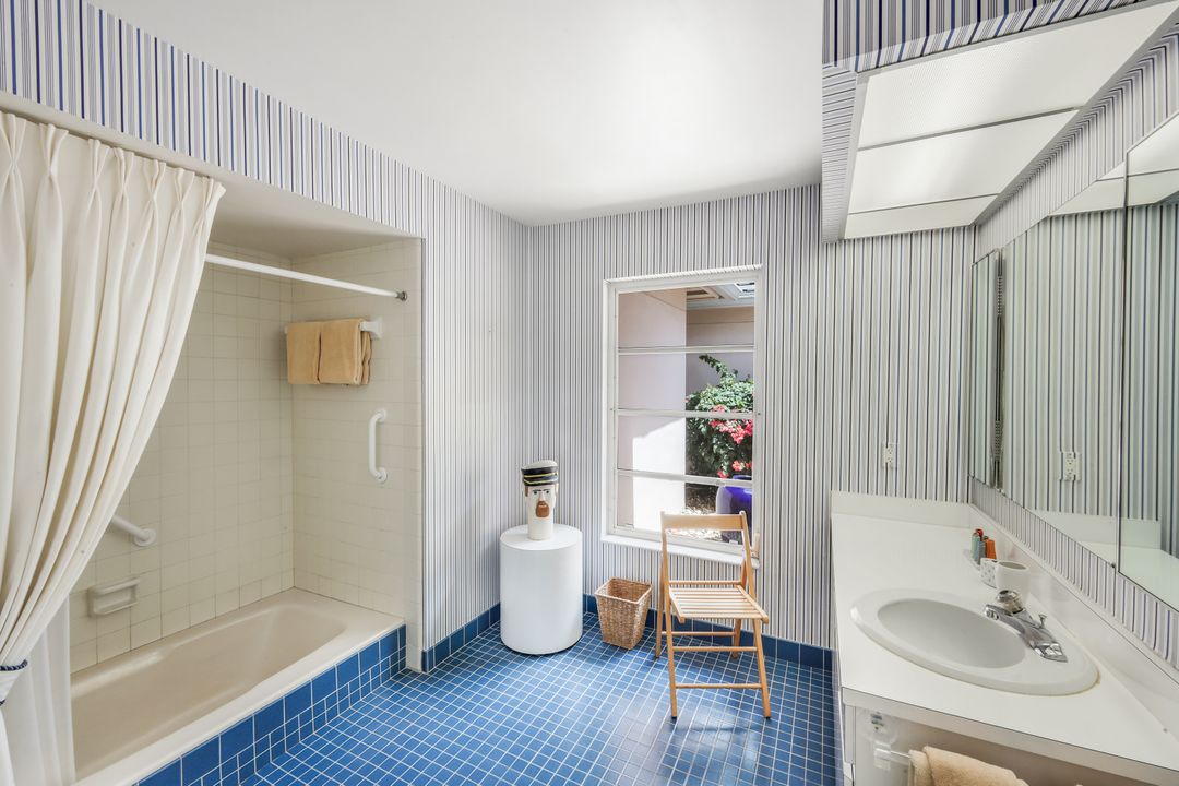 330 Bald Eagle Dr, Naples, FL 34105