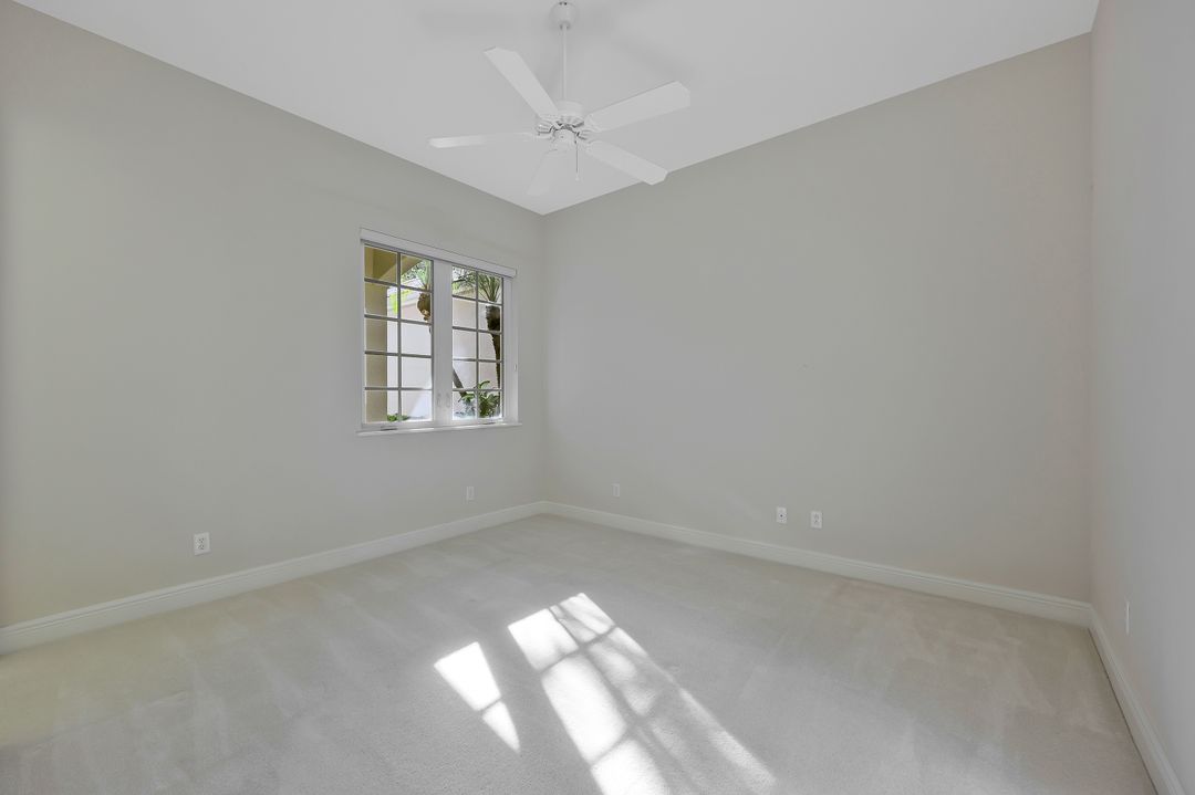 5616 Hammock Isles Dr, Naples, FL 34119