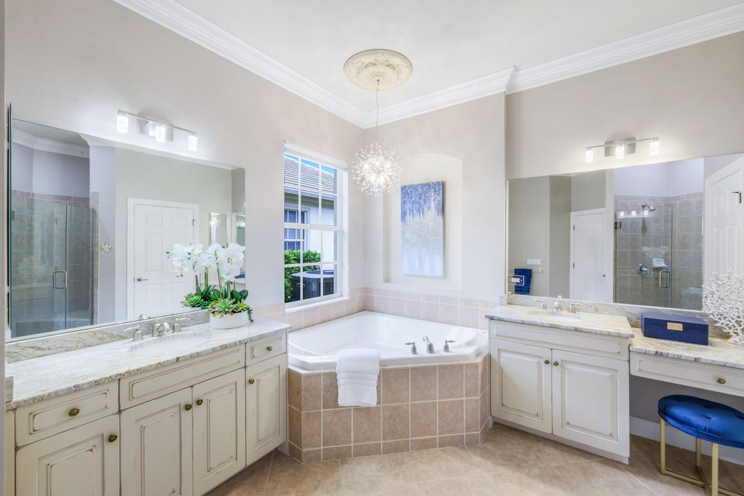 8776 Hideaway Harbor Ct, Naples, FL 34120