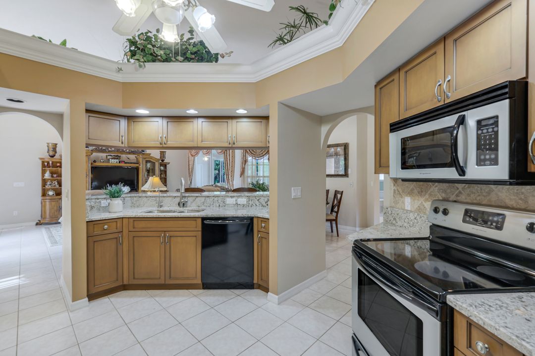 128 Heritage Way, Naples, FL 34110