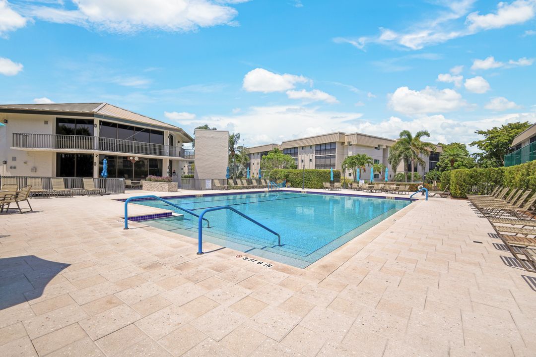 788 Park Shore Dr #E31, Naples, FL 34103